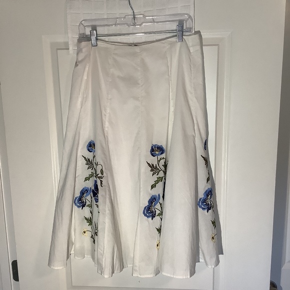 S.L.B. Dresses & Skirts - S.L.B. Lined Embroidered Floral  Skirt White/ Blue/ Green/ Yellow Size 10